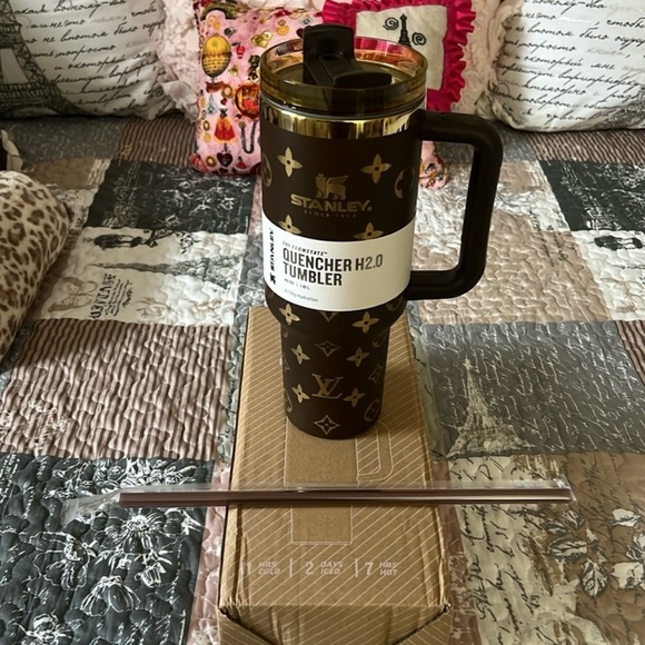 Stanley Quencher H2.0 Tumbler in Brown and Gold - Picture 2 of 4